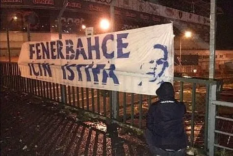 Fenerbahçe taraftarından ’istifa’ pankartları