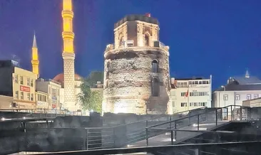 Eski saat kulesi ayağa kalktı