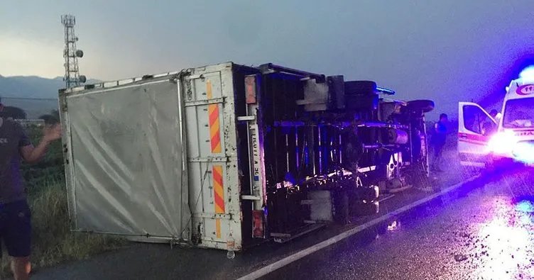 Fırtına kamyon devirdi: 3 yaralı var