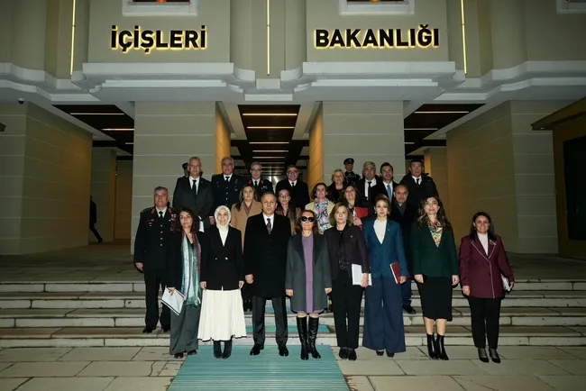 bakan-ali-yerlikayadan-kades-aciklamasi-bu-yil-milyon-420-bin-66-ihbar-geldi-1733389988818.jpg