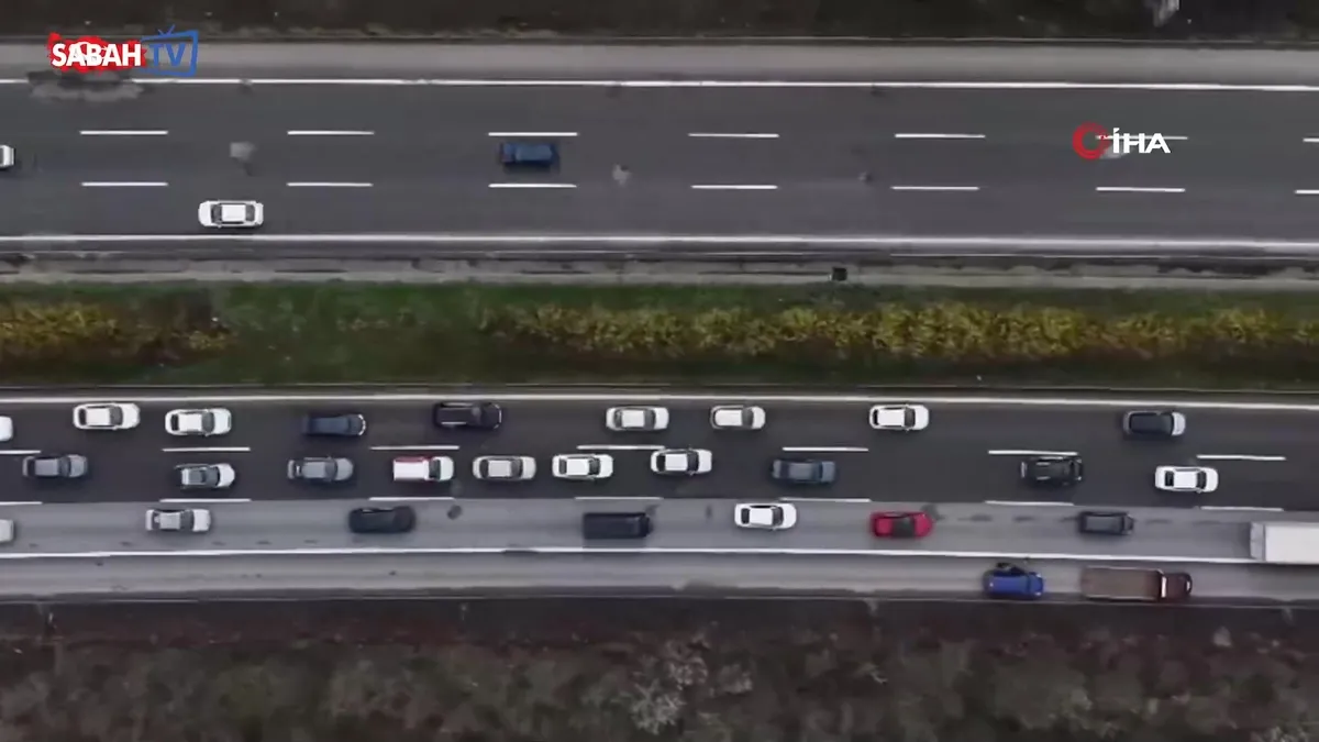 Otoyolda bayram yoğunluğu artarak devam ediyor videosunu izle Otoyolda bayram yoğunluğu artarak devam ediyor videosunu izle