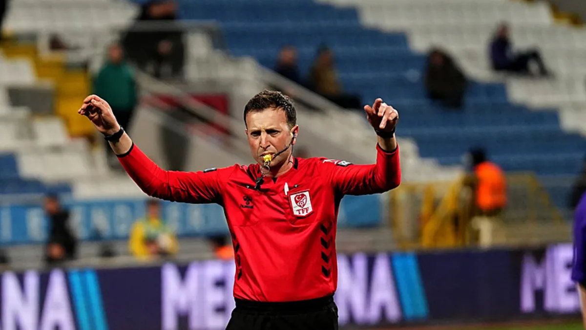 Son dakika haberi: Galatasaray-Fenerbahçe derbisinin hakemi açıklandı!