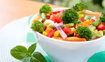 Brokoli salatası tarifi: Lezzet sağlığı bir arada bulacaksınız!
