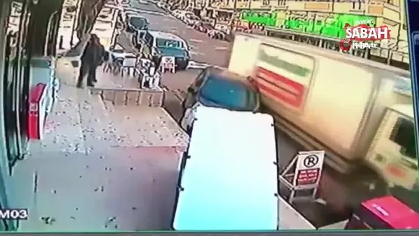 İstanbul Maltepe'de freni boşalan kamyonun ortalığı savaş alanına döndürdüğü anlar kamerada