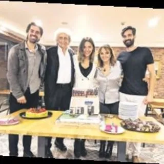 Otel açılışında buluştular