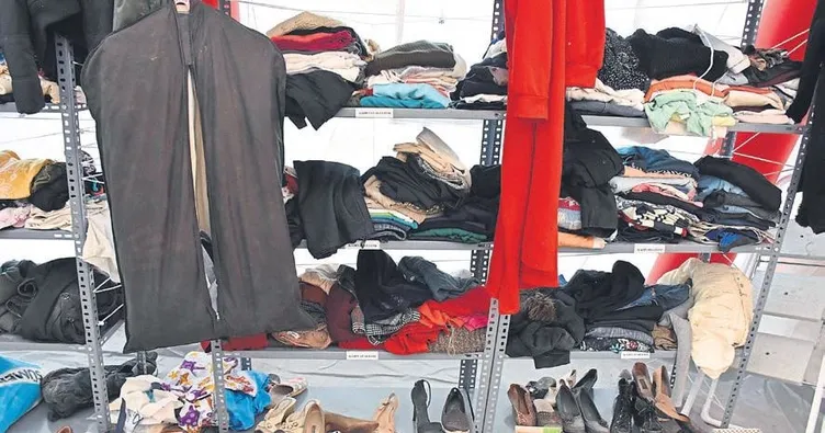 Enkazdaki eşyalar sahiplerini arıyor