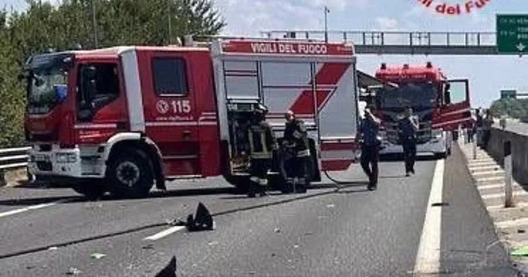 İtalya’da uçak otoyola çakıldı: 2 ölü