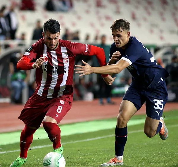 son-dakika-yigidolar-1-puana-razi-oldu-sivasspor-1-1-slavia-prag-1662670762212.jpg