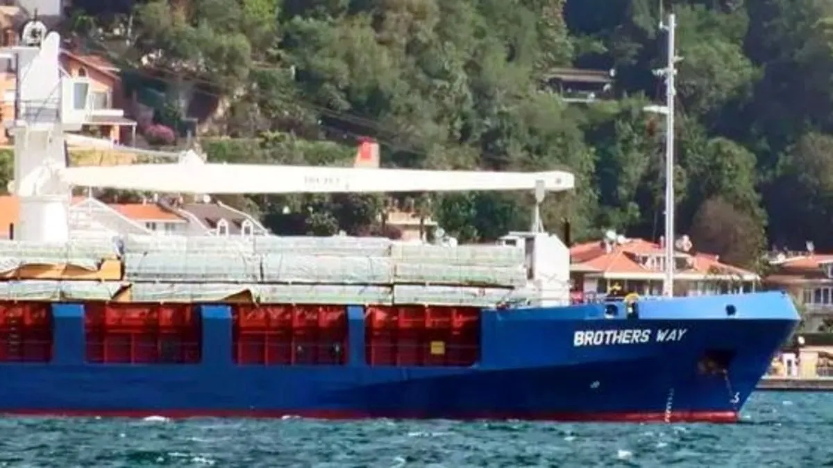 Kargo gemisi boğazda makine arızası yapınca demirleme sahasına çekildi