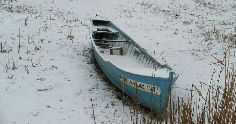 Beyşehir Gölü’nün kıyıları dondurucu soğuklardan kısmen buz tuttu