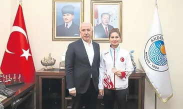 Ayşegül sevıncını gültak’la paylaştı