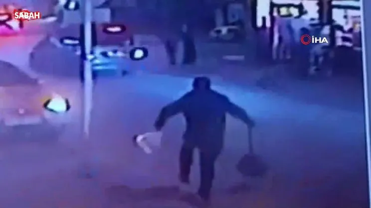 Yola kaçan topunu almak isteyen çocuğa araç çarptı | Video