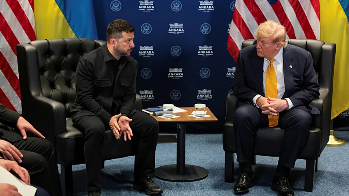 ABD Başkanı Trump'tan Liderler Zirvesi sonrası kritik görüşme! Zelenski ile bir araya geldi: Putin ile Zelenski anlaşma istiyor haber görseli