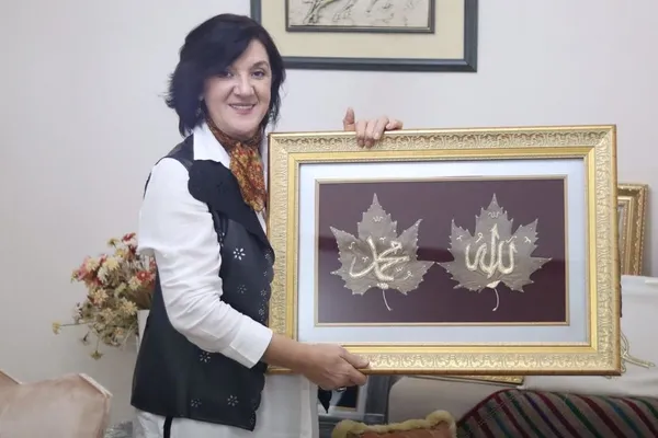 yapraklarin-kralicesi-yapraklara-islenen-zerafet-hat-varak-sanati-1643716698996.jpg