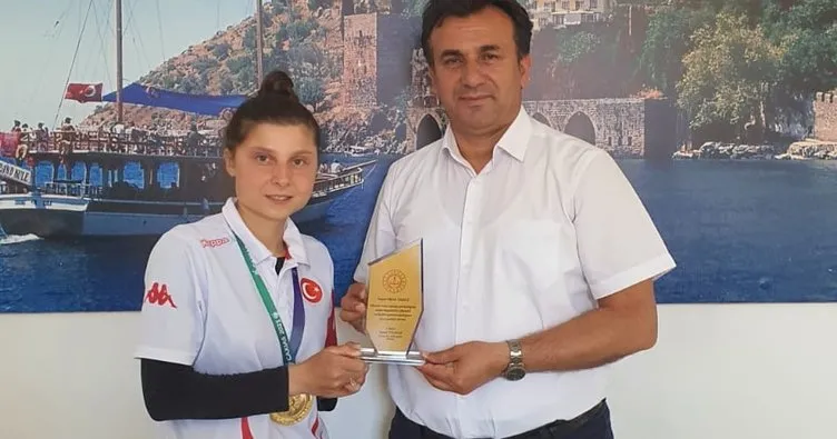 Alanya’da görev yapan öğretmen Olimpiyat şampiyonu oldu