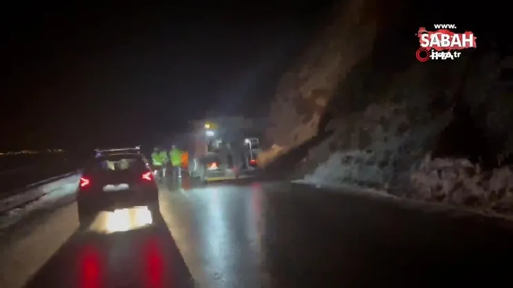 Gevaş’ta yola çığ düştü