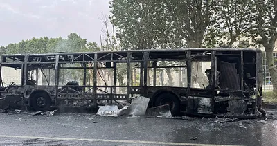 SON DAKİKA | İstanbul Beykoz’da İETT otobüsü alev alev yandı: Demir yığınına döndü