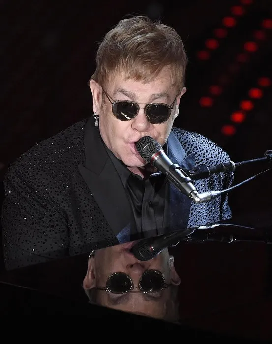 Elton John’a ölümcül bakteri teşhisi