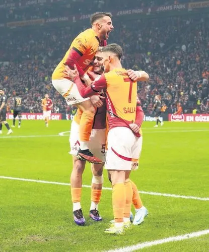 mourinho-samet-icin-seyirciye-gider-yapti-1734557888765.jpeg