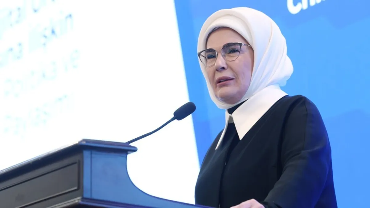 Emine Erdoğan: 23 Nisan Ulusal Egemenlik ve Çocuk Bayramı'nızı en içten dileklerimle kutluyorum