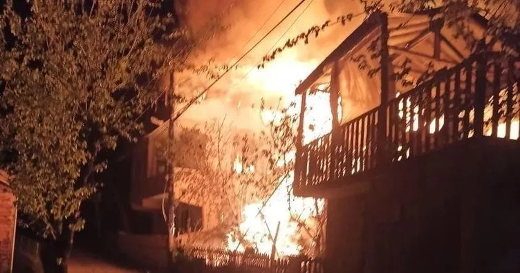 Kastamonu’da yangın: 2 ev küle döndü