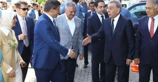 Aziz Kocaoğlu, Başbakan Davutoğlu’nu karşıladı