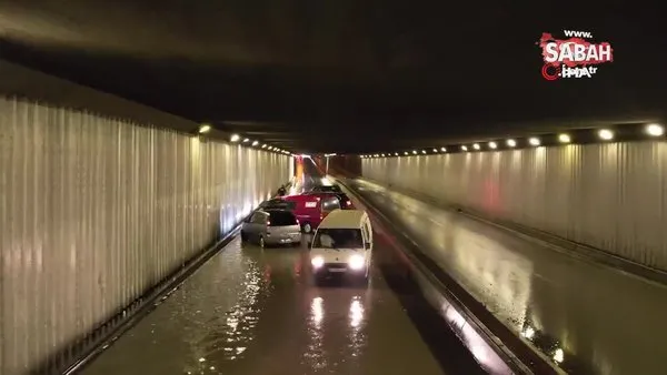 Ankara’da sağanak yağmur nedeniyle ev ve iş yerlerini su bastı, araçlar mahsur kaldı | Video