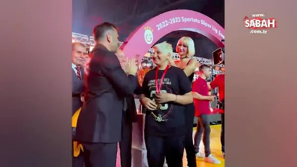 Okan Buruk'un eşi Nihan Buruk, şampiyonluk kutlamalarına damga vurdu | Video