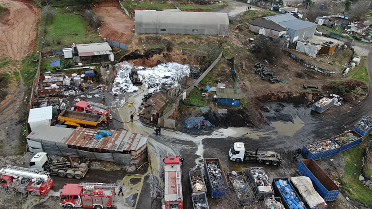 Tuzla’da geri dönüşüm fabrikasında yangın! Tuzla’da geri dönüşüm fabrikasında yangın!