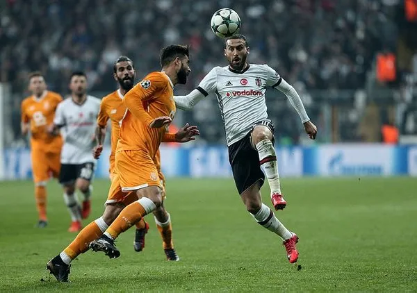 Asamoah Gyan: Devre arasında namaz kılan futbolcuları görünce...