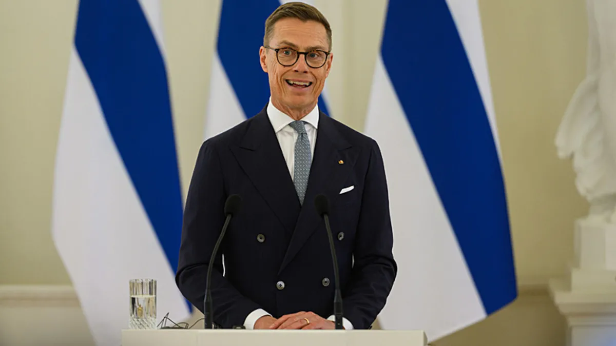 Finlandiya Cumhurbaşkanı Alexander Stubb basın toplantısı yaparken