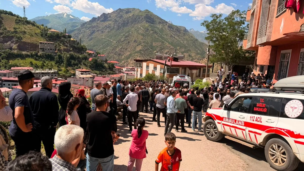 Hakkari’de aile içi anlaşmazlık kanlı bitti: Uzman çavuş eşi ve akrabasından 4 kişiyi öldürdü! Hakkari’de aile içi anlaşmazlık kanlı bitti: Uzman çavuş eşi ve akrabasından 4 kişiyi öldürdü!