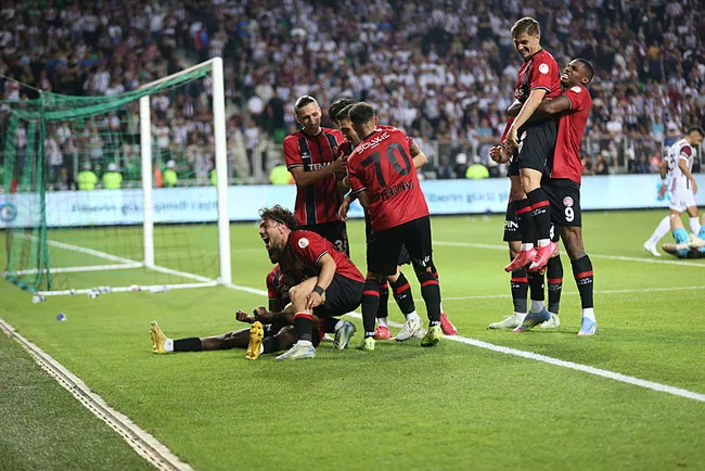 fatih-karagumruk-yeniden-super-ligde-bandirmasporu-uzatmalarda-devirdi-1748548269062.jpeg
