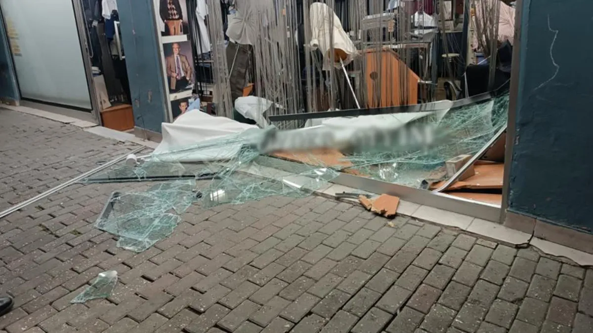 Bursa'da akılalmaz kaza! Direksiyon hakimiyetini kaybetti: Dükkana girdikten sonra firar etti