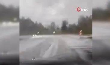 Dolu yağışı yolları beyaza bürüdü