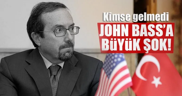 John Bass’a şok, kimse gelmedi!