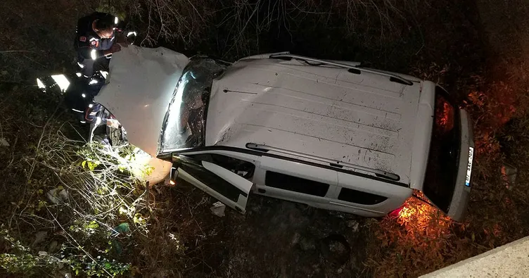 Otomobil köprüden dereye uçtu: 2 yaralı