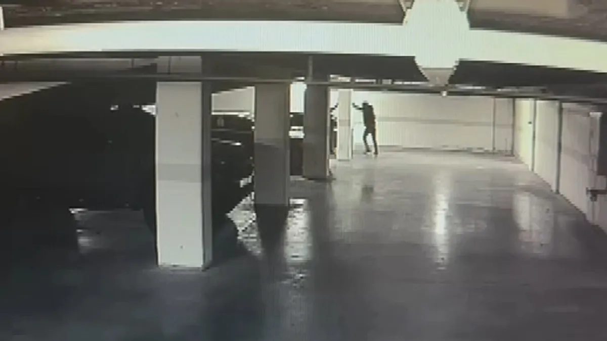 İstanbul’daki 30 milyon dolarlık vurgunda yeni gelişme: 2 gözaltı daha İstanbul’daki 30 milyon dolarlık vurgunda yeni gelişme: 2 gözaltı daha