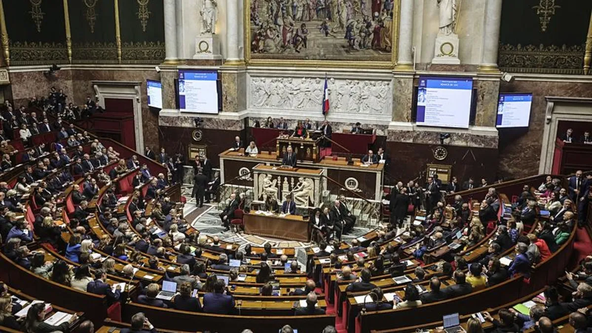 Fransa’da hükümete karşı verilen gensoru önergesi reddedildi Fransa’da hükümete karşı verilen gensoru önergesi reddedildi