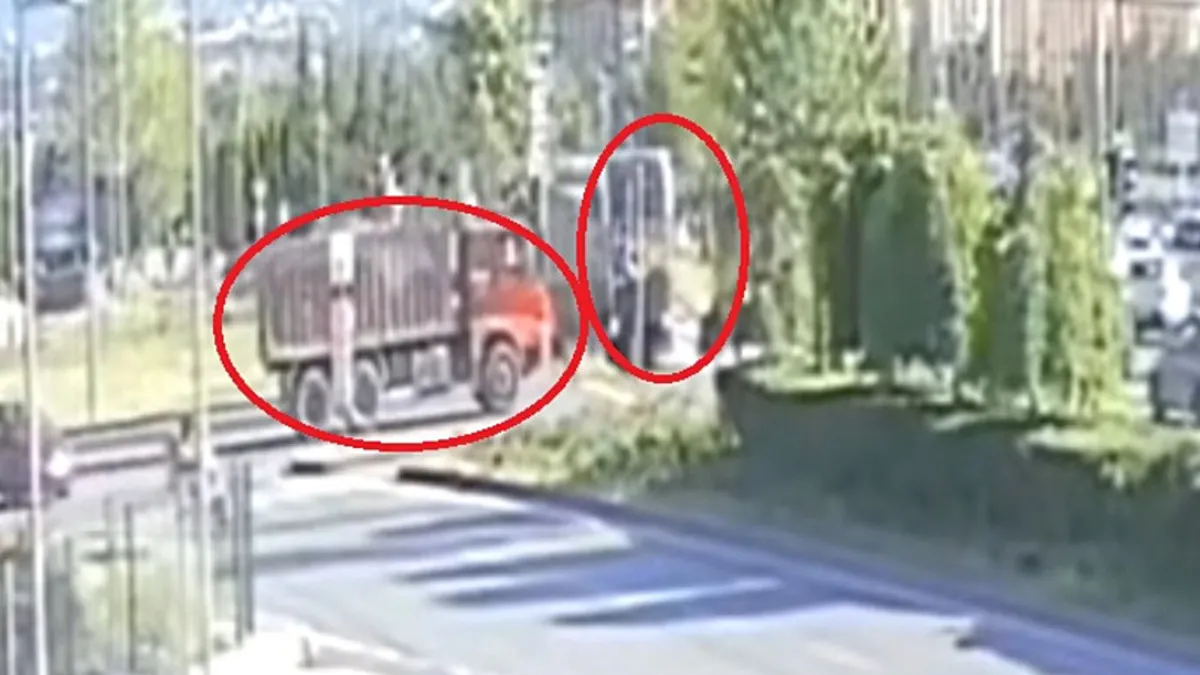 Kayseri’de kamyon ile tramvay çarpıştı: Yaralılar var Kayseri’de kamyon ile tramvay çarpıştı: Yaralılar var