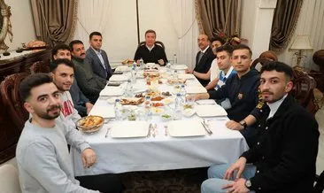 Vali Aydoğdu, üniversite öğrencileri ile konutta iftar yaptı
