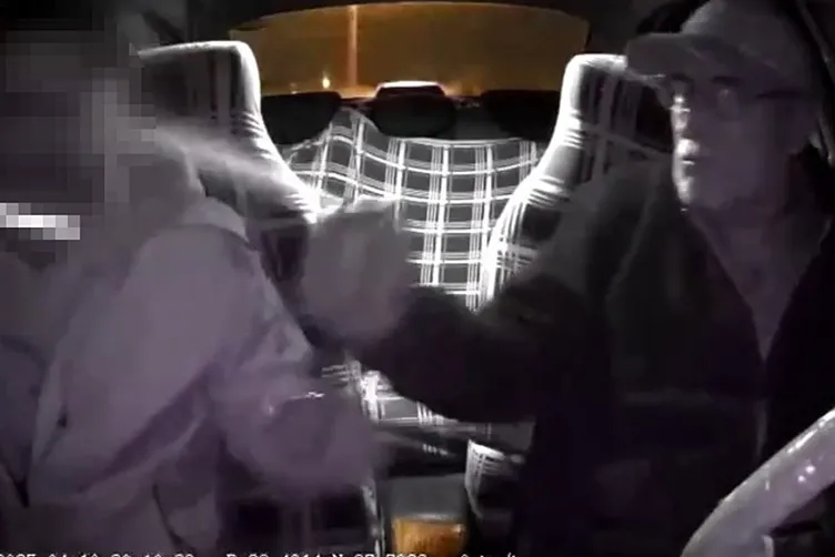 Taksisine binen müşterinin saldırısına uğradı: Biber gazı sayesinde ölümden döndü!