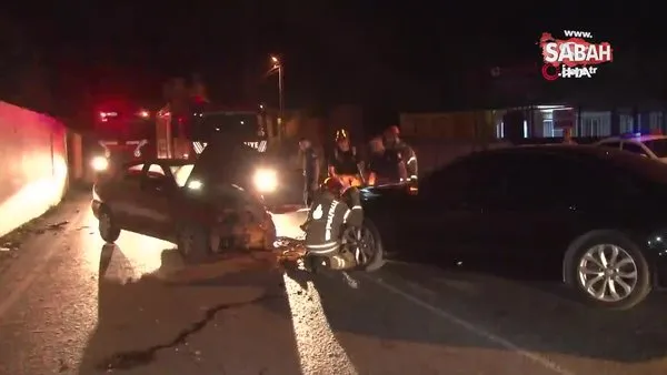Eyüpsultan'da 2 otomobil kafa kafaya çarpıştı: 3 ağır yaralı | Video