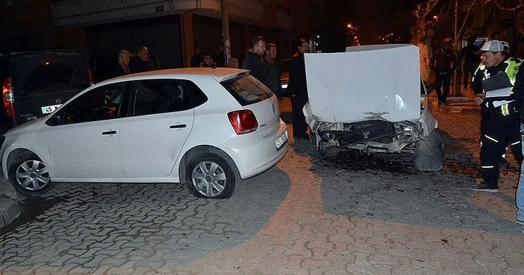 Turgutlu’da 2 otomobil kavşakta çarpıştı: 5 yaralı