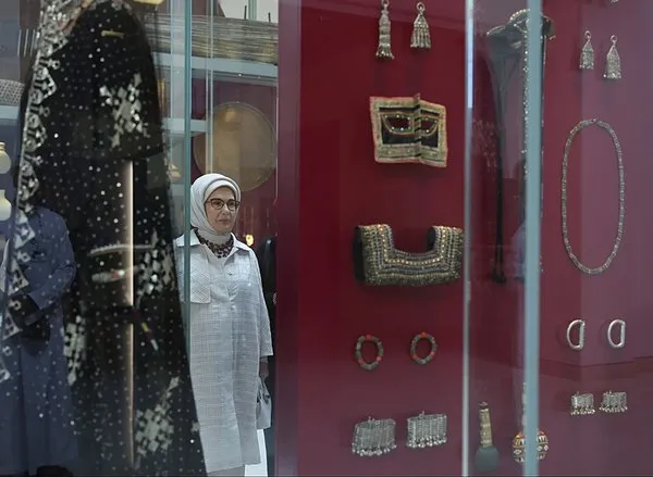 emine-erdogan-ummandaki-ulusal-muzeyi-ziyaret-etti-1761217488477.jpg
