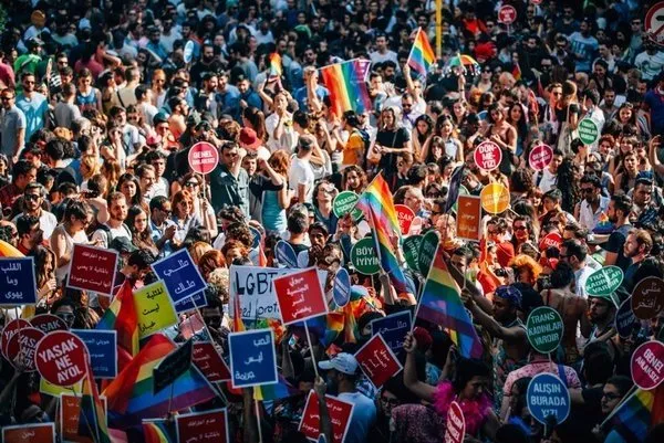 Prof. Dr. Bayraktar, LGBT ile ilgili ürkütücü tabloyu gözler önüne böyle serdi: Salgına dönüşüyor