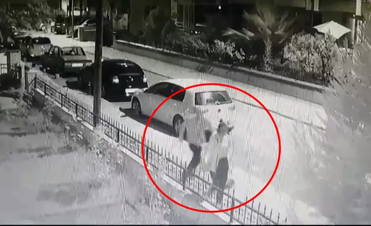 SON DAKİKA… Türkiye bu görüntüyü konuşuyor: Tokat’ta sokakta yürüyen kadını bıçaklayan saldırgandan akılalmaz savunma!