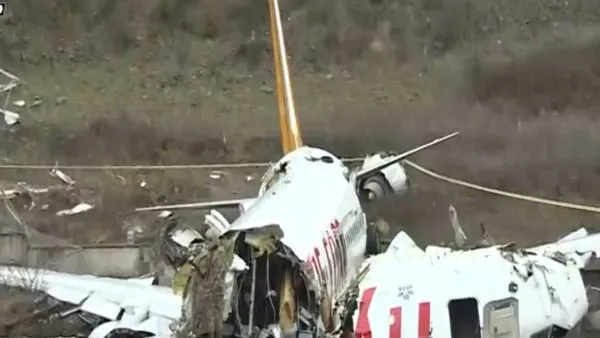 Son dakika! İstanbul Sabiha Gökçen Havalimanı'nda Pegasus Havayolları yolcu uçağının yeni kaza anı görüntüleri ortaya çıktı | Video