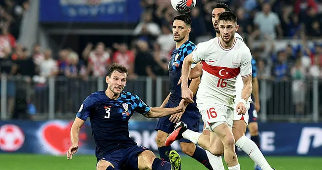 Başkan Erdoğan’dan A Milli Futbol Takımı’na tebrik telefonu Başkan Erdoğan’dan A Milli Futbol Takımı’na tebrik telefonu