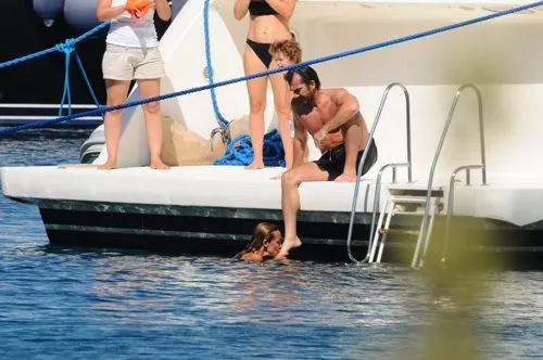 Zeynep Mutlu aşka geldi, ayak öptü